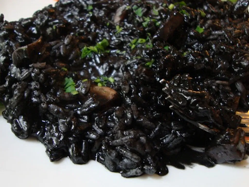 Crni rižoto od sipe (+ detaljne upute kako očistiti sipu :)