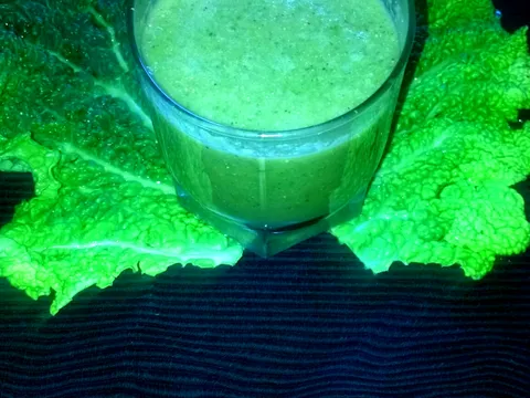 Zeleni kašasti sok sa lišćem mrkve-smoothie