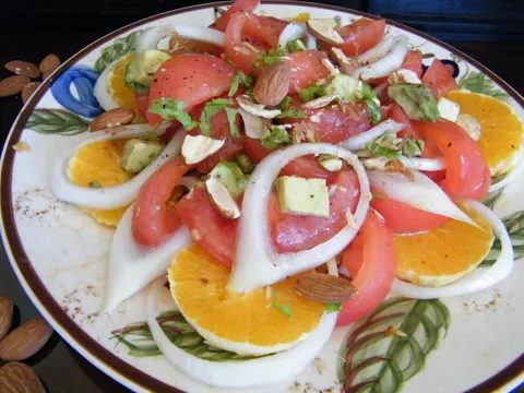 Avokado-narandza-bademi salata
