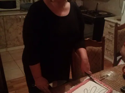najbolja prijateljica sa mojom tortom koju sam pekla njoj za poklon za rođendan