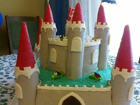 Rođendanski Castle cake