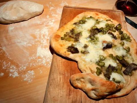 Robertova pizza s bobom i artičokom