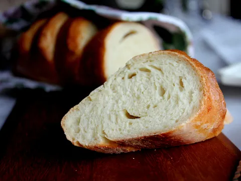 Francuski hleb sa pečenim belim lukom
