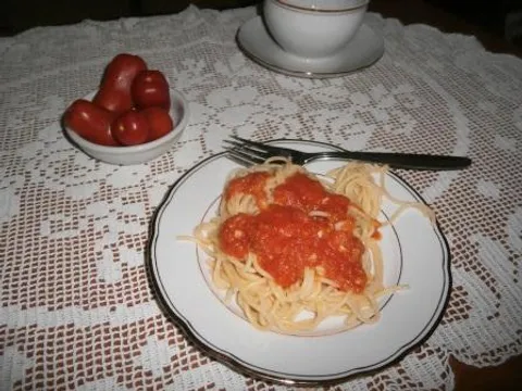 Špagete s umakom od domaće rajčice...