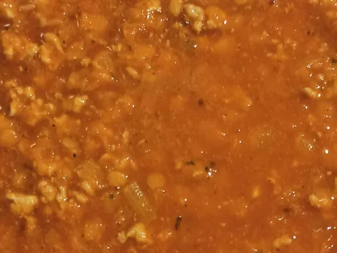 Bolonjeze sos sa crvenim sočivom