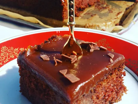Karamell-Chocolate-Poke-Cake