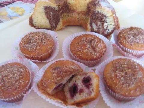 Muffini s višnjama i bademima by Ivannna