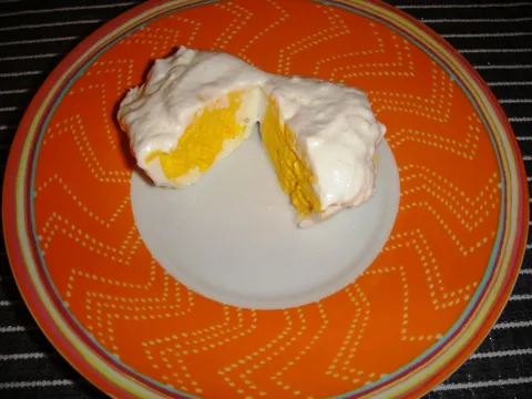 Punjena jaja u umaku od hrena