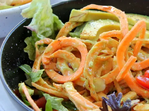 Salata s Mrkvom i Avokadom