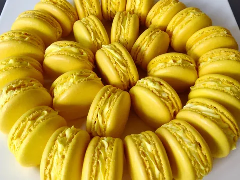 Lemon macarons