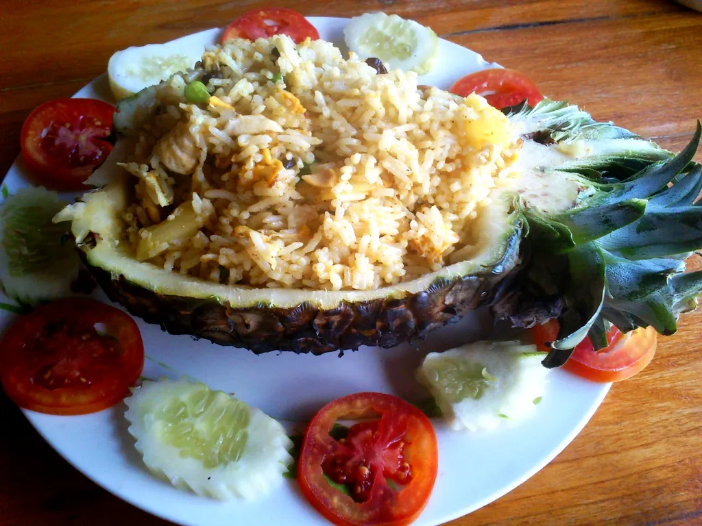 Tajlandski rižoto sa piletinom i ananasom