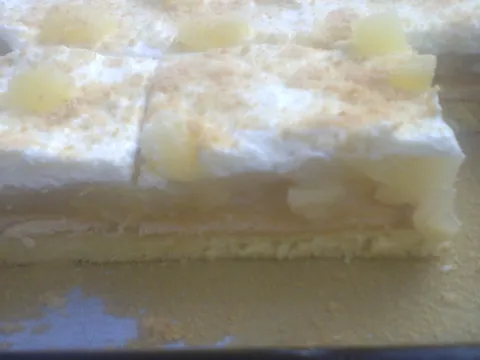 Jednostavan kolač sa ananasom