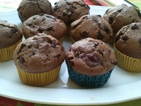 Čokoladni muffin sa višnjama