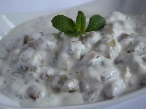 Salata od plavog patlidzana, jogurta i mente