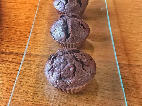 Ekstra čokoladni muffini s višnjama