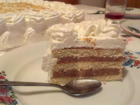 Karamel torta sa lesnikom