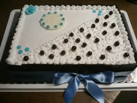 torta s čokoladnom dekoracijom