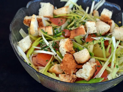 Salata s kruhom/Toskanska salata na Ivaninom stolu
