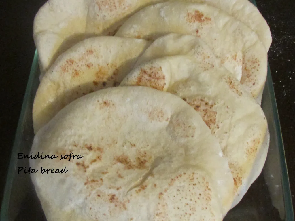 Pita bread (sa plate)