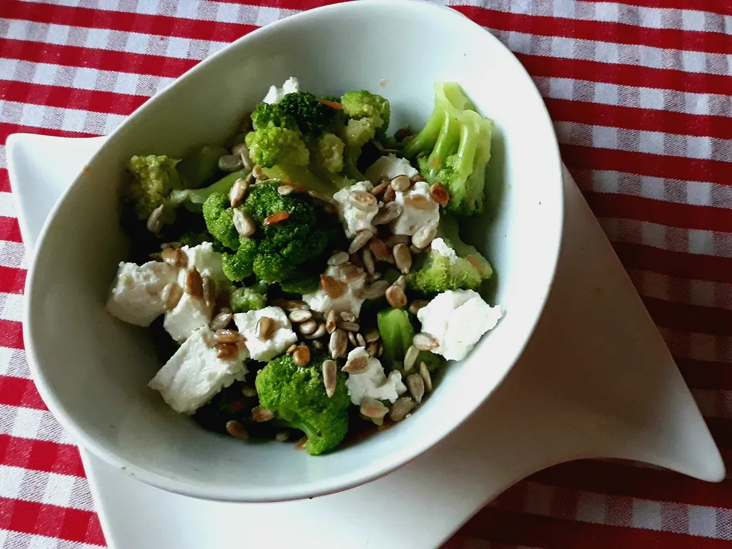 Salata od brokule(2 recepta)