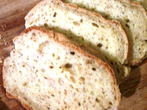 Bezglutenski bezkvasni kruh