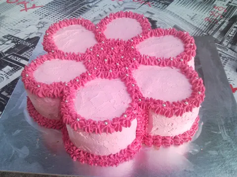 Torta u obliku cvijeta :)