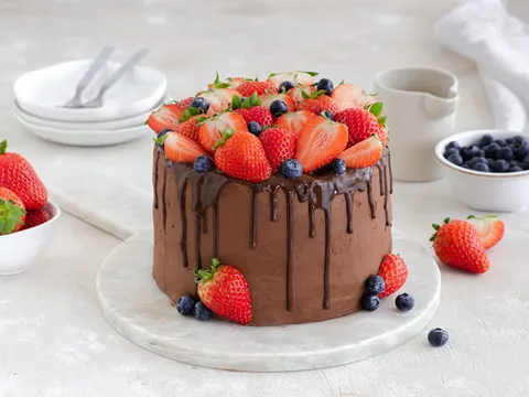 (Pre)Savršena čokoladna torta s jagodama
