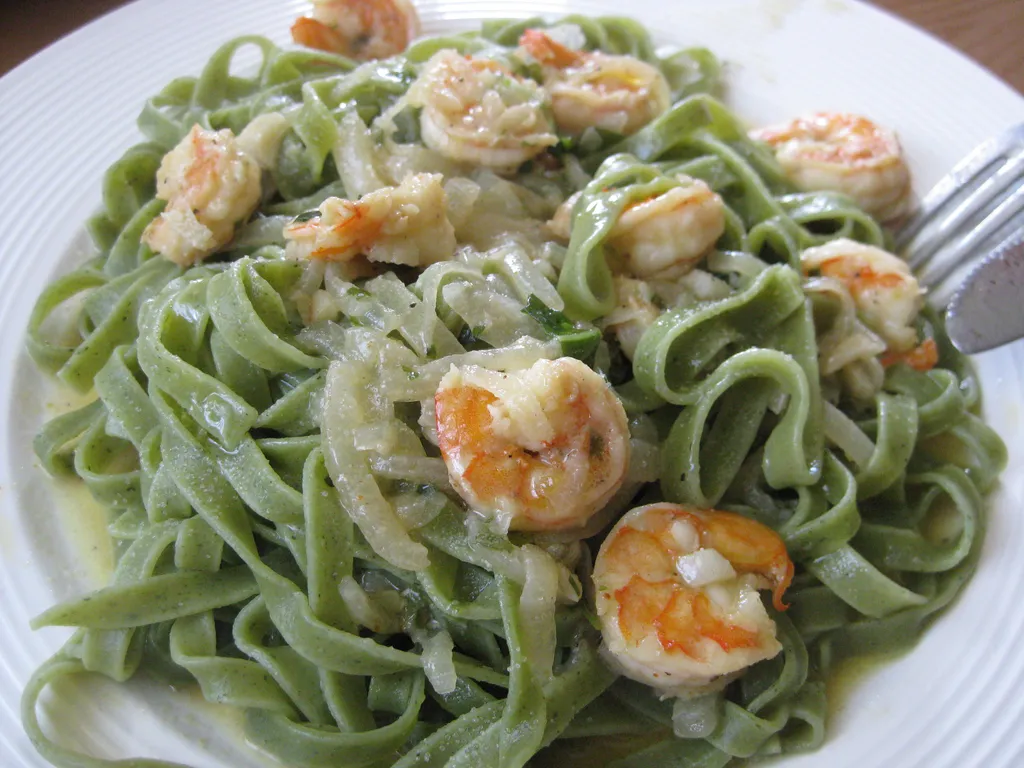 Škampi sa zelenom tjesteninom