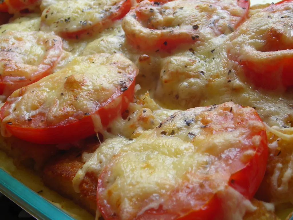 Zapeceni pire krompir sa paradajzom i sirom :)