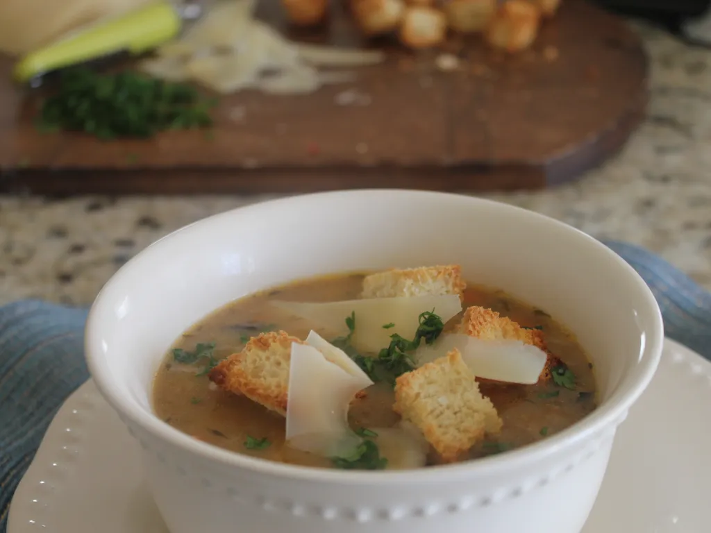 Povrtna juha sa jecmom i gljivama