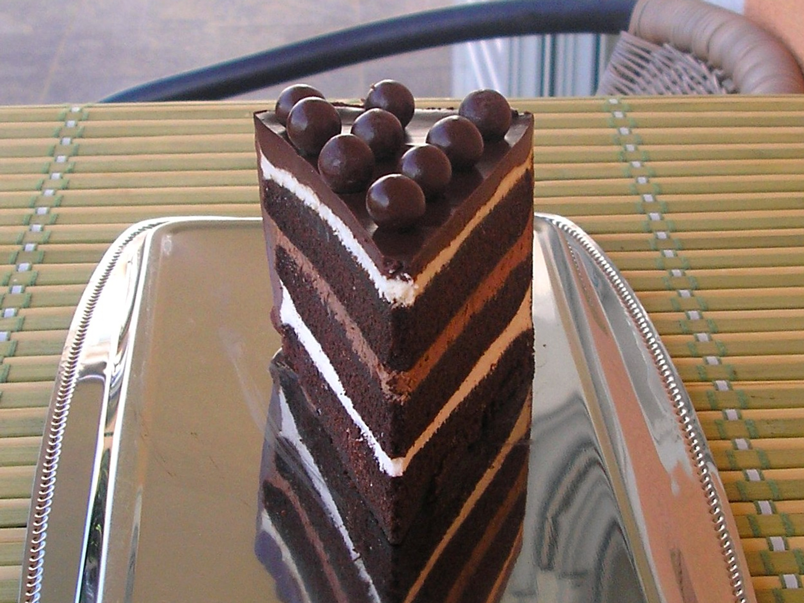 Discover 75+ chocolate truffle layer cake - in.daotaonec