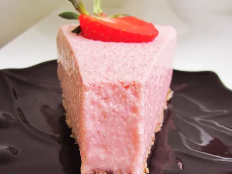 Strawberry cold cake