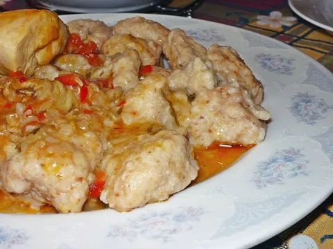 Istarsko starinsko jelo: Žličari s urihi i kruhon sa šugon od pulaštra (žličnjaci s orasima i kruhom sa umakom od pileta)