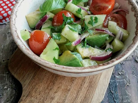 Avokado salata