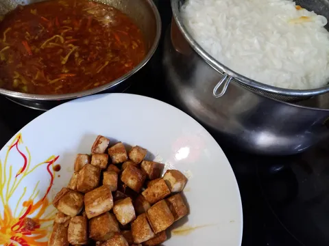 Noodles sa povrcem i tofu sirom-zinia