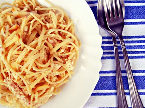 Špageti sa pil. šunkom i sirevima