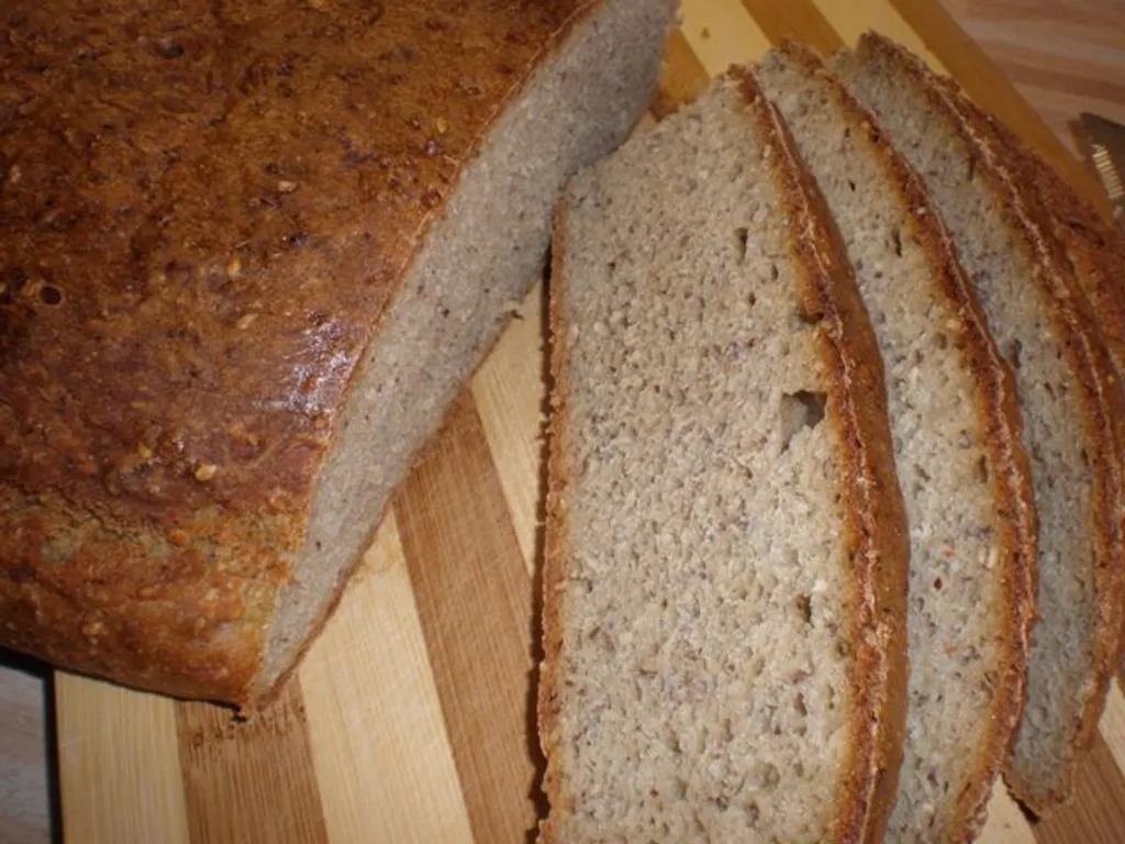 Kruh od crnog i raženog brašna