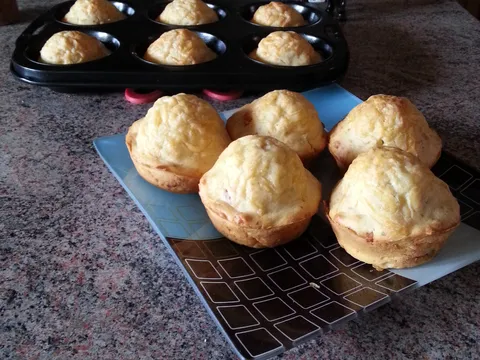 Muffins sa sirom i pancetom