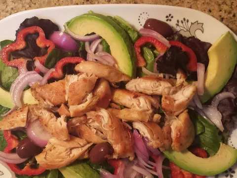 Salata sa grilovanom piletinom