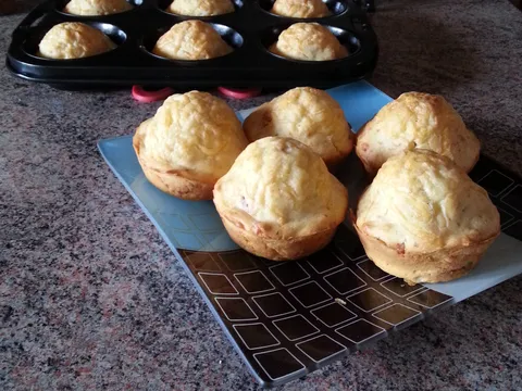 Muffins sa sirom i pancetom