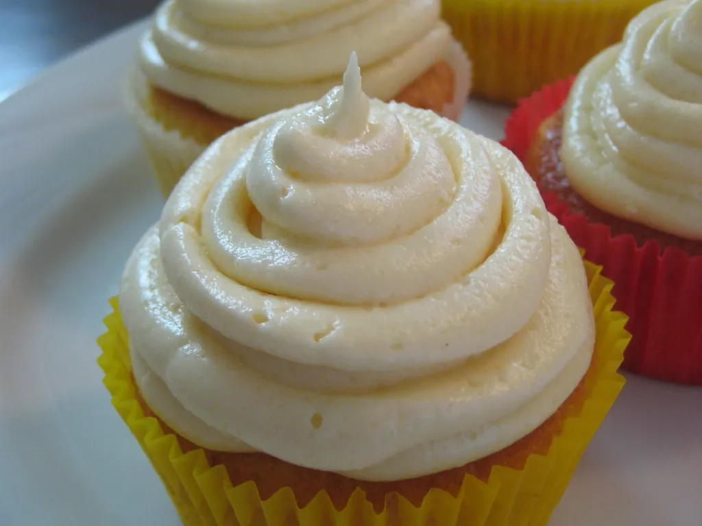 Vanilla Cupcakes with Vanilla Buttercream Frosting