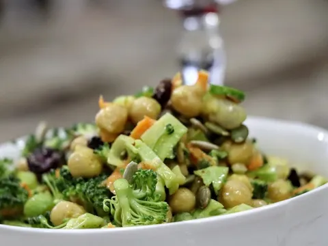 Vegan curried broccoli salad