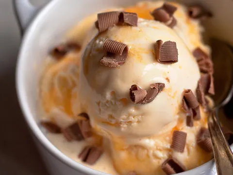 Pravi sladoled, u veziji sa strugotinama mlečne čokolade