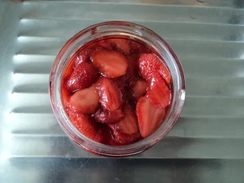 Jagode u sirupu (strawberry conserve)