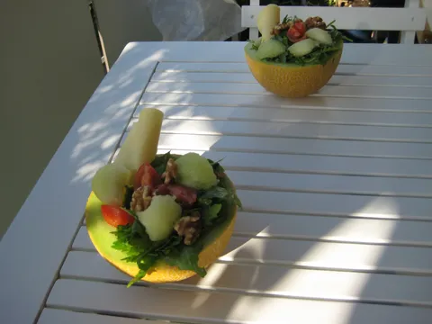 Ljetna salata sa dinjom (pipunom), sirom, rukolom&#8230;