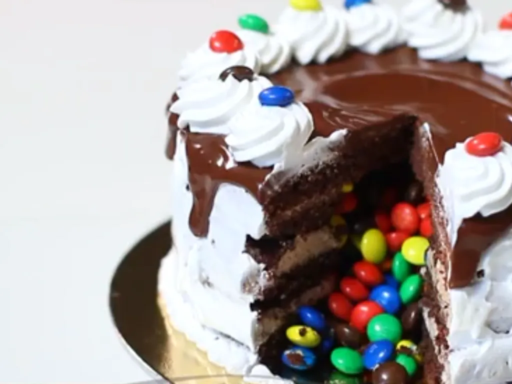 Piniata torta od čokolade + video