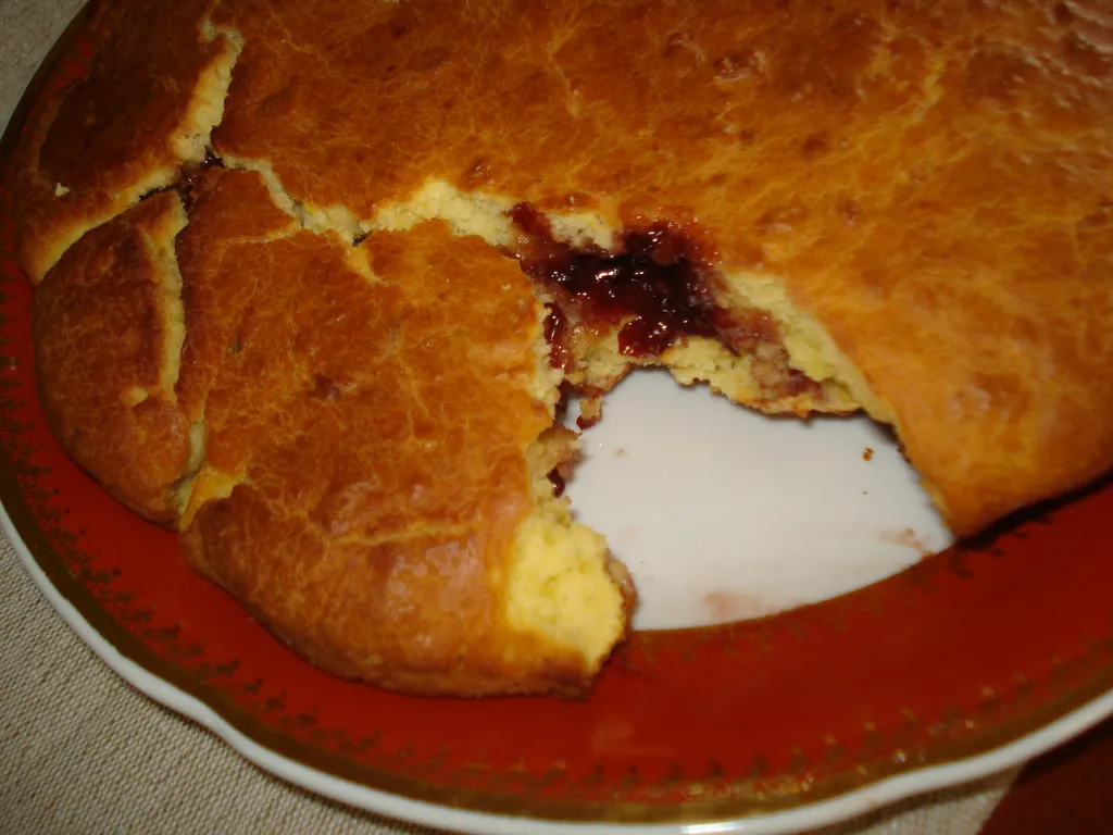 Mouna -slatki kruh s pekmezom