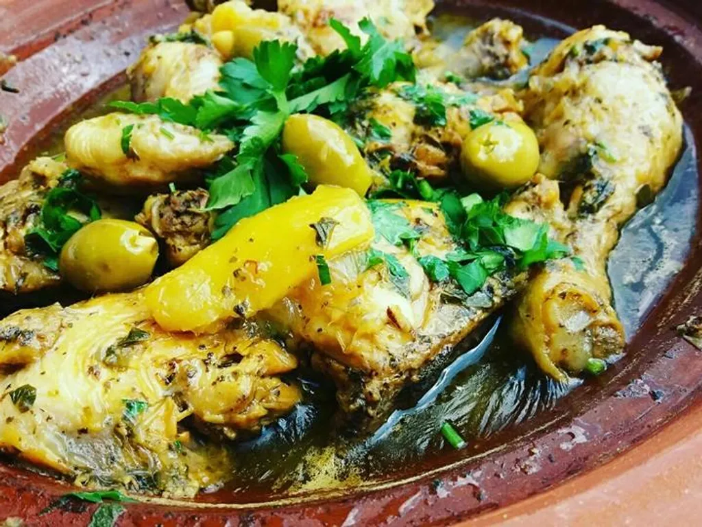 Marokanska piletina sa zelenim maslinama i usoljenim limunom