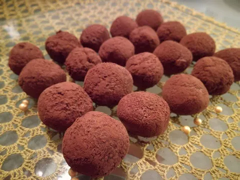 Chocolate gin-tonic truffles