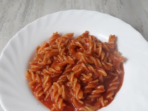 Makarone sa paradajz sosom